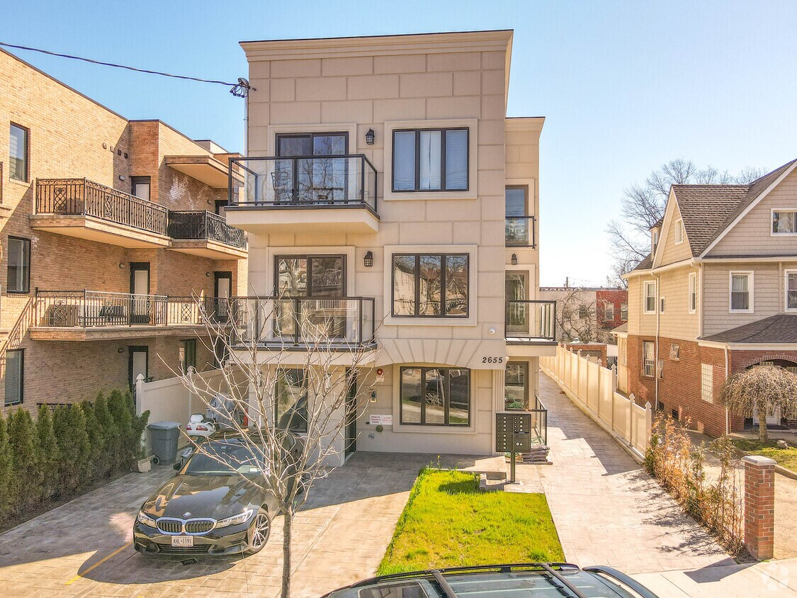 Foto del edificio - 2655 E 23rd St