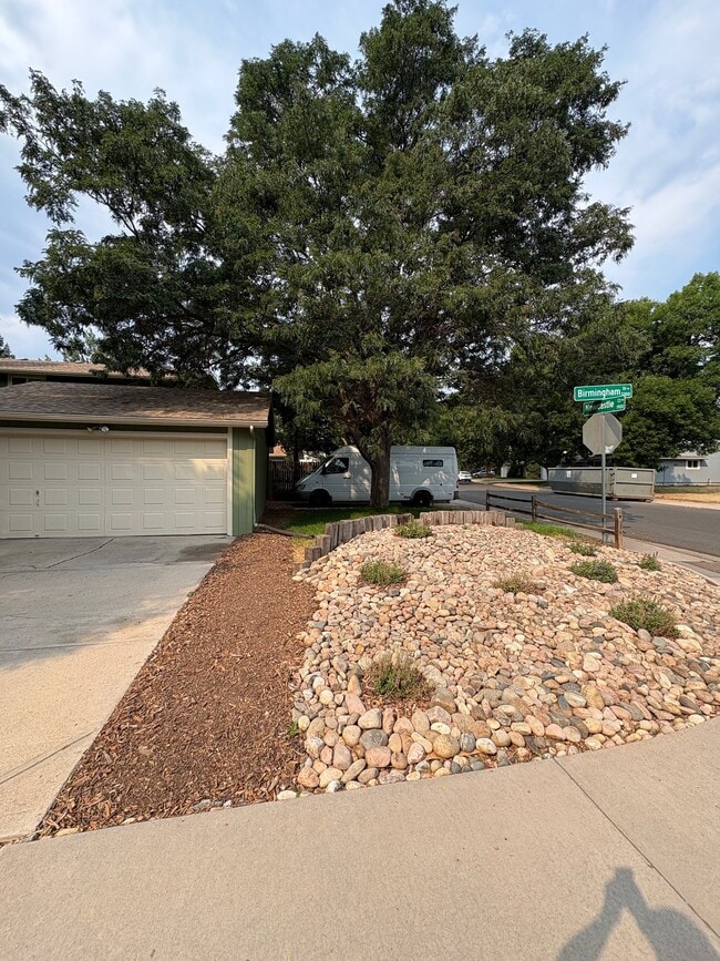 Building Photo - 3325 Birmingham Dr