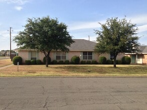 Building Photo - 9117 Royal Ln