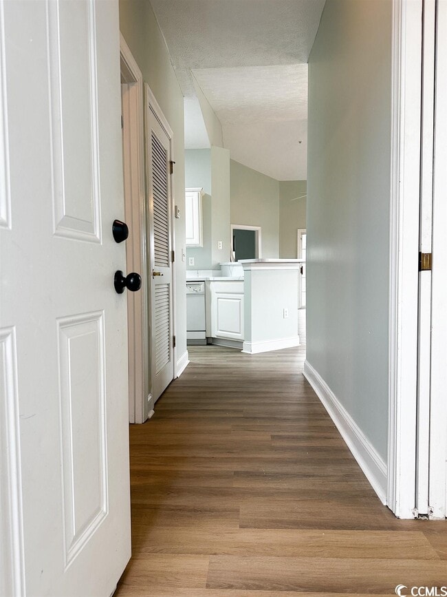 Building Photo - 100 Fountain Pointe Ln