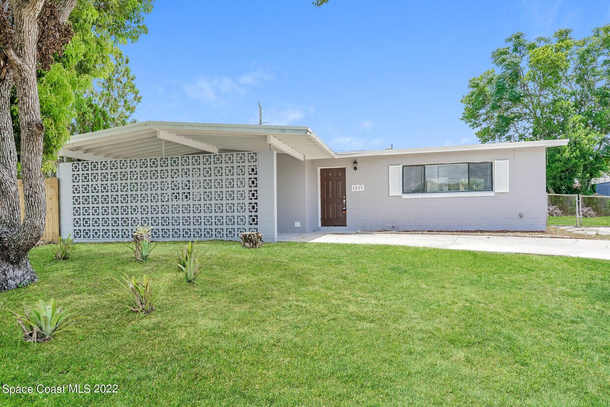 Foto principal - 1235 Thoreau St