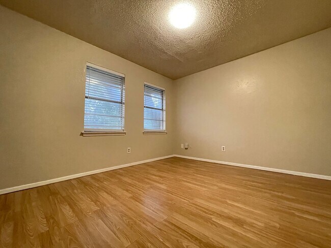 Foto del edificio - 2BD/1BA | Large Yard | Large Pets Welcome!