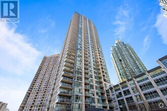 Building Photo - 225-2225 Webb Dr