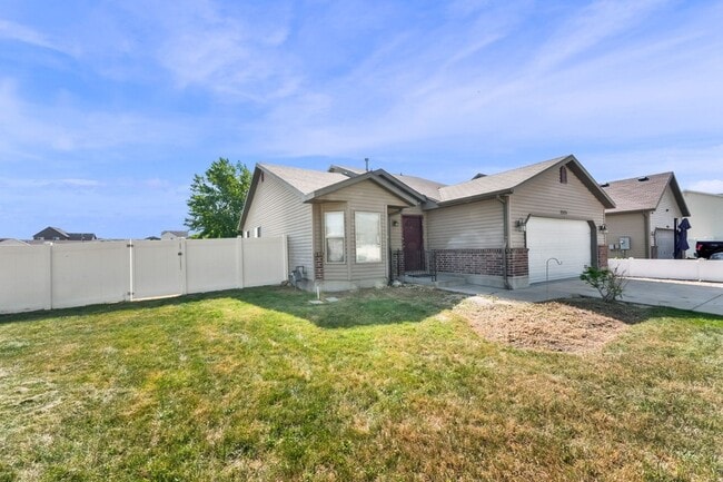 Building Photo - 2575 Athena Dr