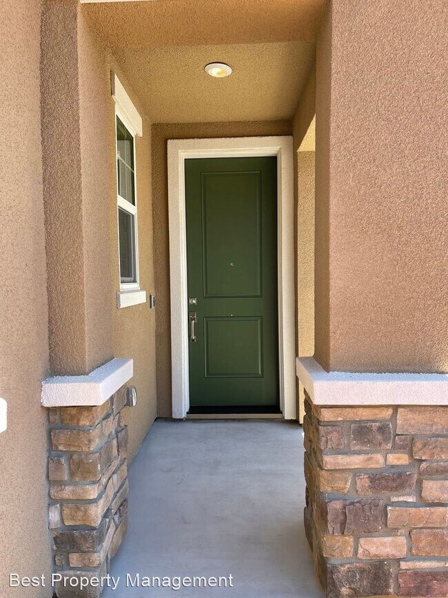 Building Photo - 4 br, 3 bath House - 2101 Daimler St