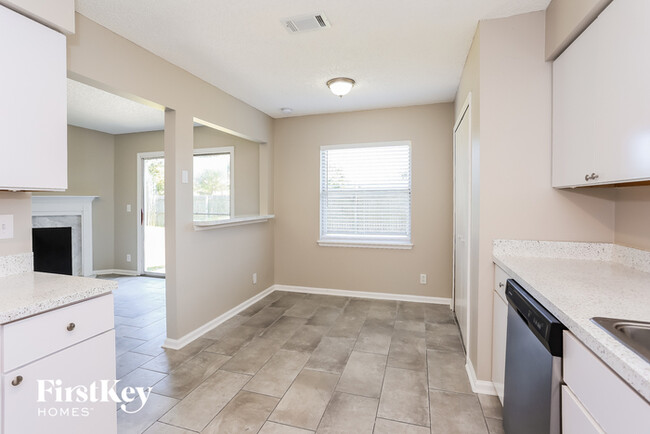 Building Photo - 323 Hickory Hollow Dr N