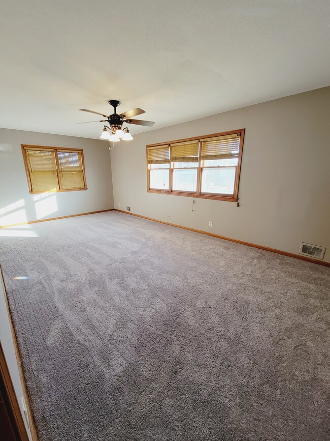 LIVING ROOM - 5016 NE 46th St