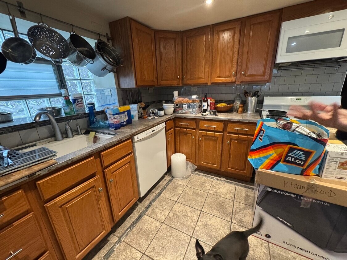 Building Photo - 2425 Oak Park Ave