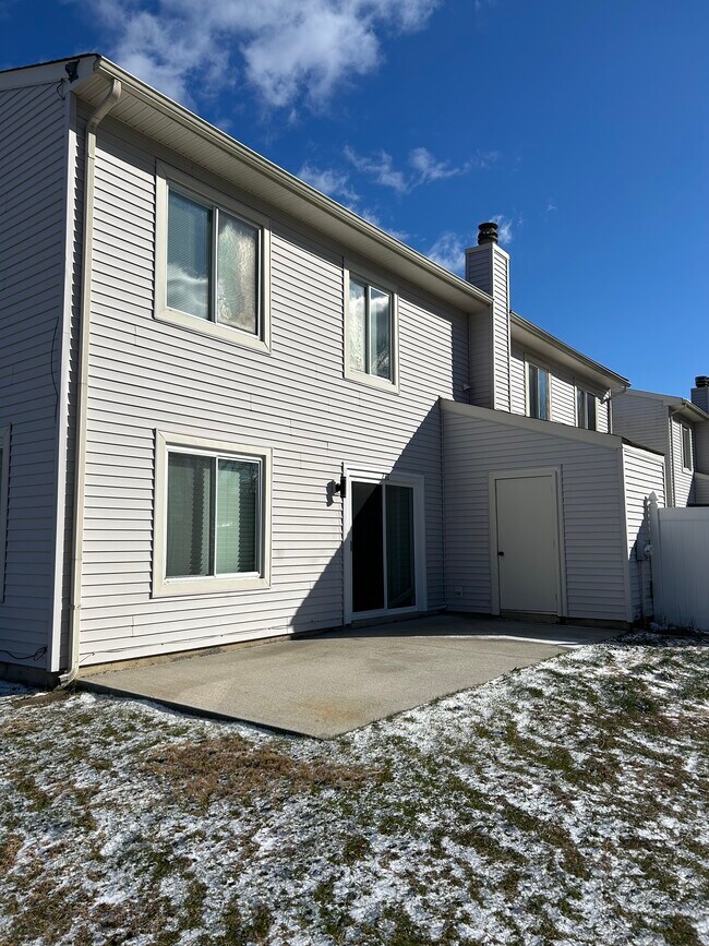 Foto del edificio - 232 Fir Tree Ct