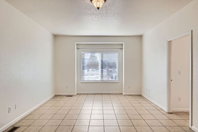 Building Photo - 9395 Trailside View