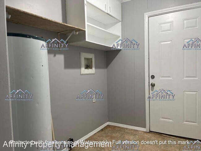 Building Photo - 3 br, 1 bath House - 1523 Macgillicuddy Dr