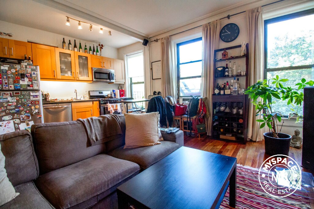 Foto principal - 461 Willoughby Ave
