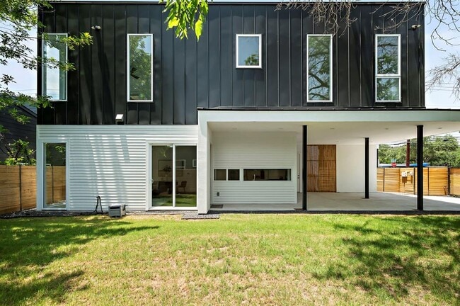 Foto del edificio - 5507 Manor Rd