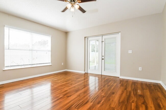 Foto del edificio - 8212 Settles Crk Lp