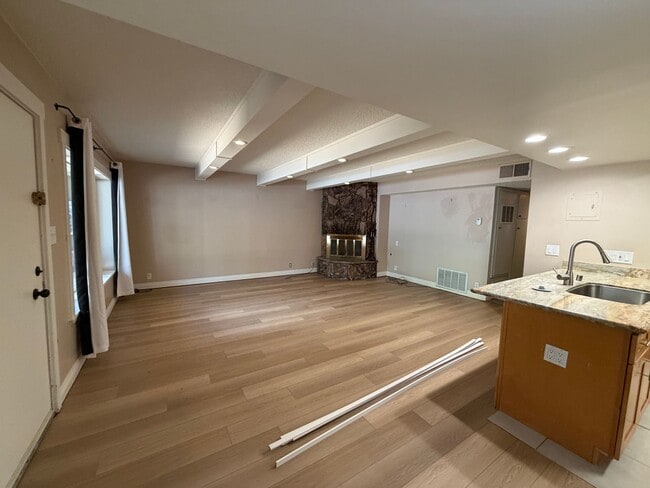 Foto del edificio - Upgraded Condo in Quiet Condominium Complex