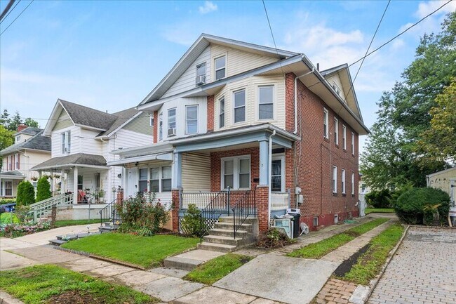 Foto del edificio - 129 Evergreen Ave
