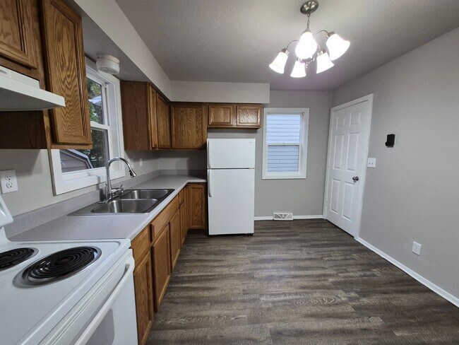 Foto del edificio - 3 Bedroom home with shed on corner lot ava...