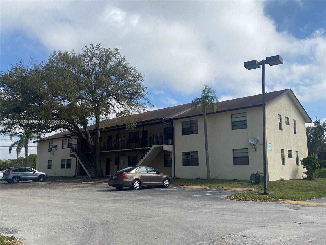 Primary Photo - 3263 Kirk Rd