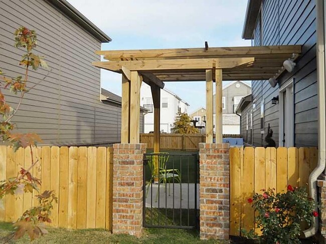 Building Photo - 538 N Keats Dr