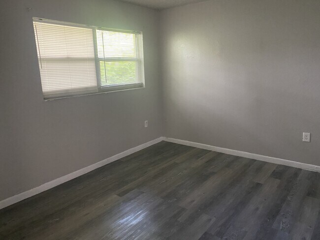 Foto del edificio - 2416 NW 22nd Ct