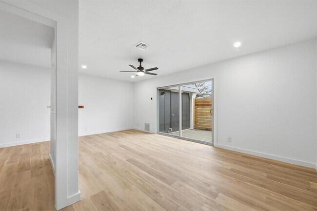 Foto del edificio - 4908 West Gate Blvd