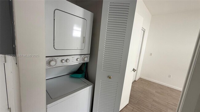 Foto del edificio - 1611 Meridian Ave