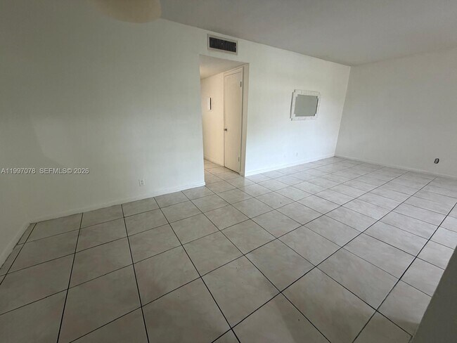 Foto del edificio - 8704 NW 35th St