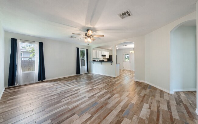 Foto del edificio - 111 Quail Hollow Dr