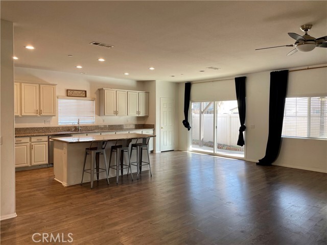 Building Photo - 6886 Riverglen Dr