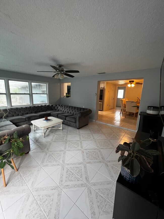 Building Photo - 4038 Prado Dr