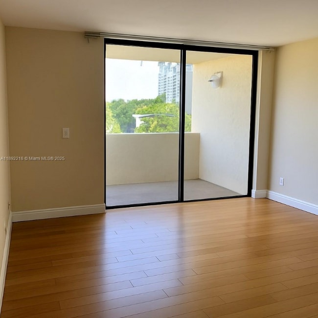 Foto del edificio - 2715 Tigertail Ave