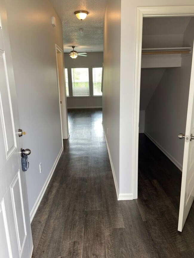 Foto del edificio - *END OF SUMMER SPECIAL* Three Bedroom | Tw...