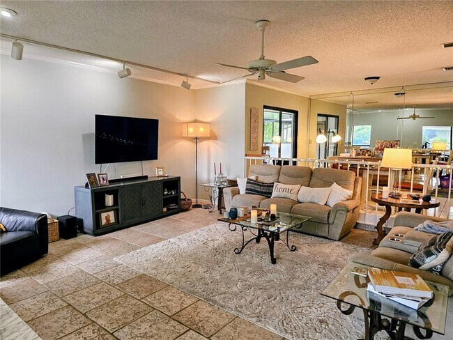 Foto del edificio - 4870 Kestral Park Cir