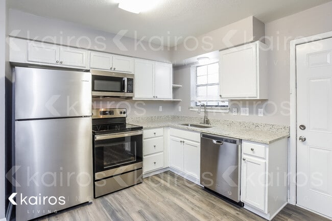 Building Photo - 836 Courtenay