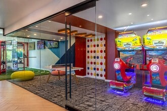 Apex Manayunk photo'