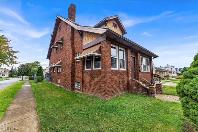 Building Photo - 5910 Laverne Ave
