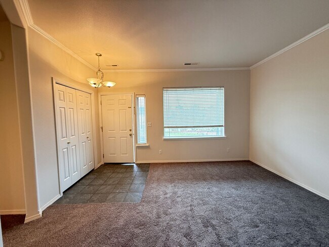 Foto del edificio - 3 bed, 2 bath Single Level Home