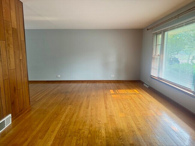 Foto del edificio - 5341 Grand Ave