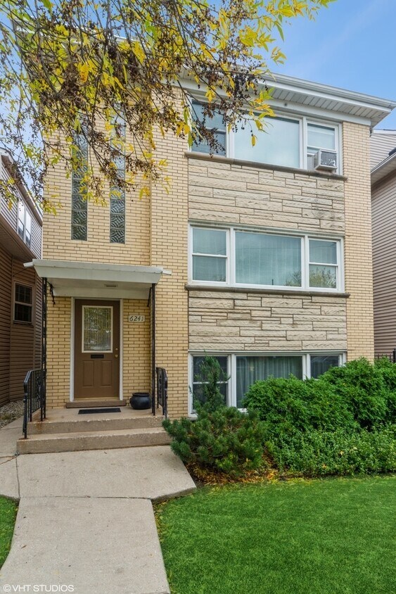 Primary Photo - 6241 W Montrose Ave