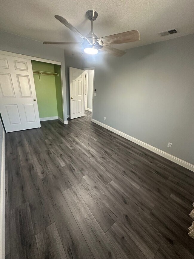 Foto del edificio - Remodeled 2 Story Home in North Stockton