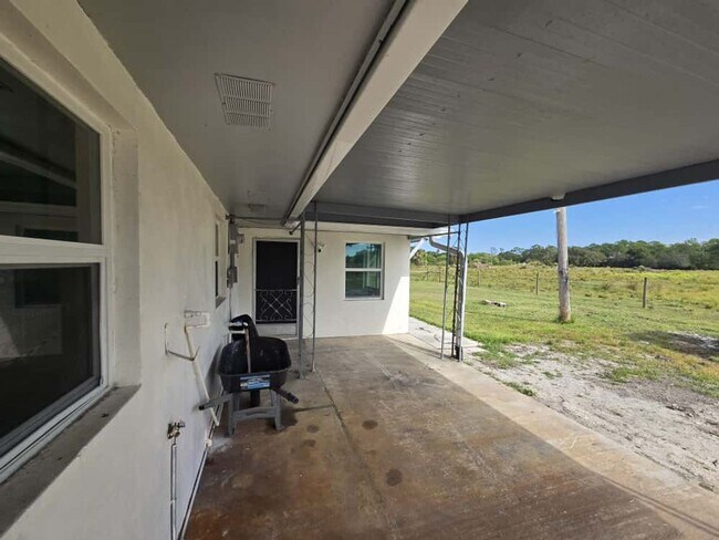 Building Photo - Beautiful Fort Pierce Home – Great Locatio...