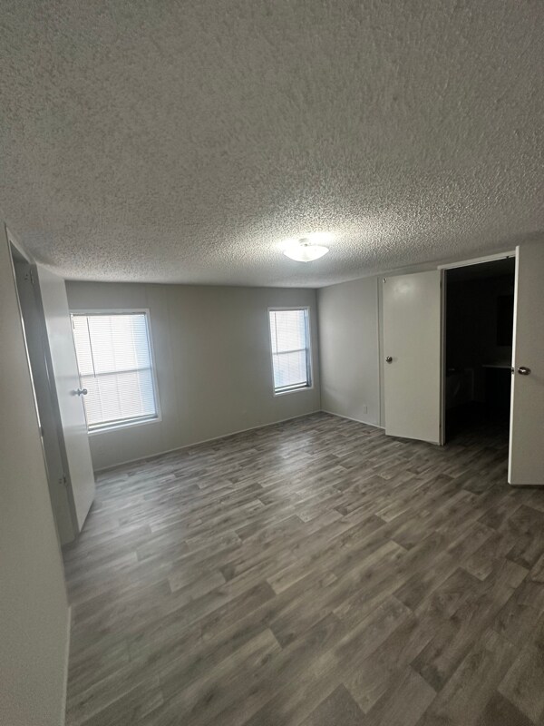 Foto del edificio - 33230 Walker North Rd