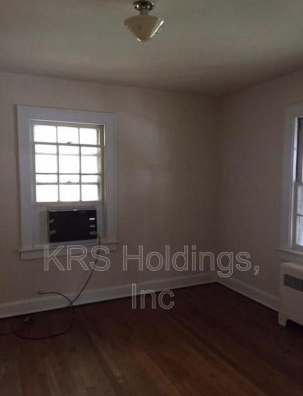 Building Photo - 143 Chesterfield Rd