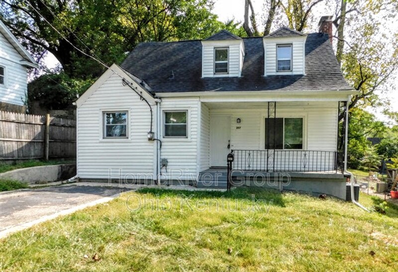 Primary Photo - 207 Davis St