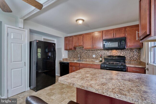 Building Photo - 8524 Gradien Dr