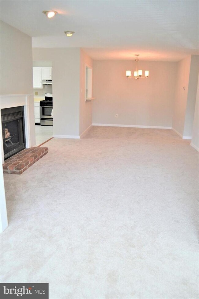 Building Photo - 10152 Oakton Terrace Rd