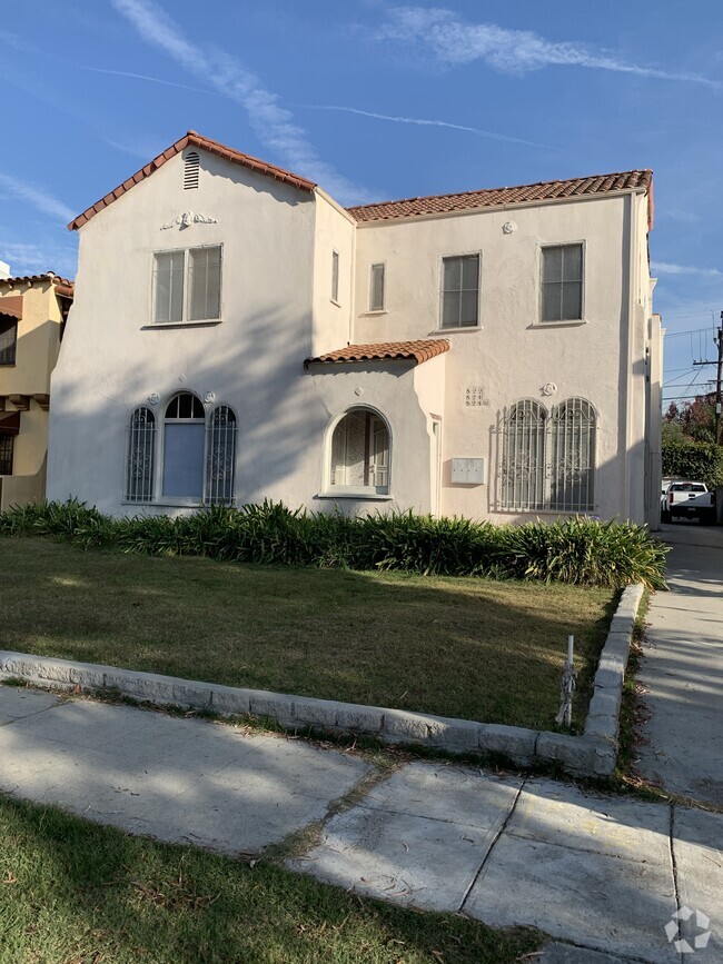 Building Photo - 822 S Curson Ave