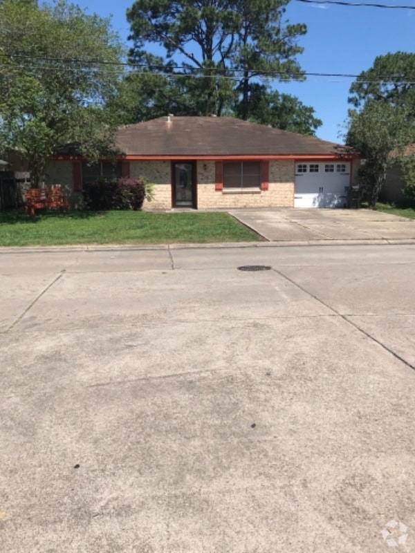 Building Photo - 301 Cascade Dr