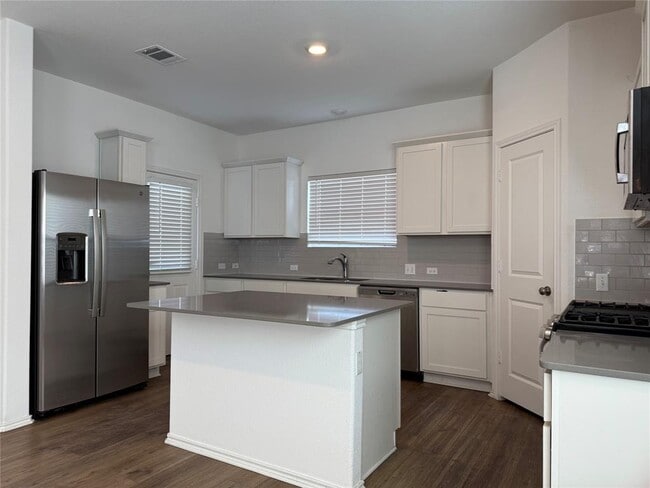 Building Photo - 404 Milliner Lp