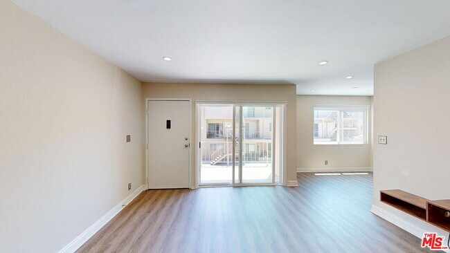 Foto del edificio - 10757 Hortense St